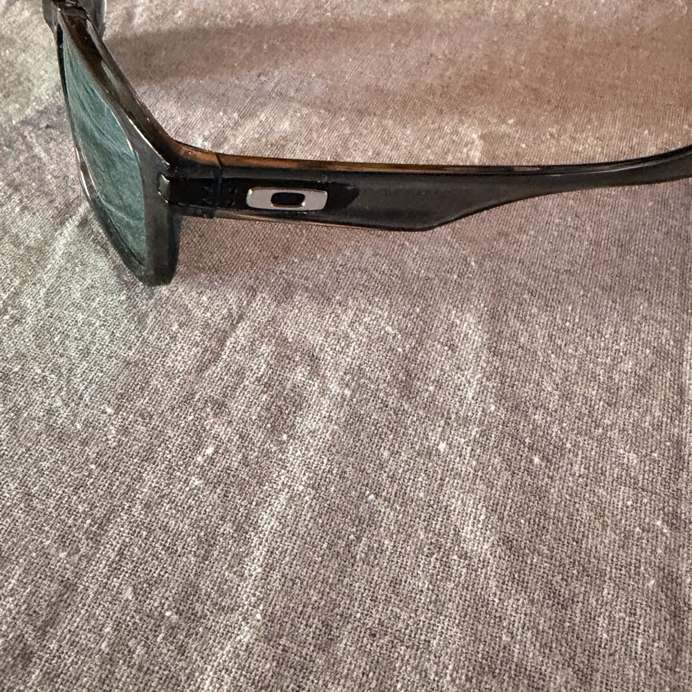 Oakley Clear Black Sunglasses with mirrored Blue/Gray Lenses - Picture 3 of 3